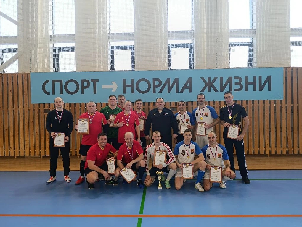 В Заозёрном прошёл турнир по футболу, посвященный памяти погибших сотрудников МВД России при исполнении служебного долга и Дню защитника отечества.